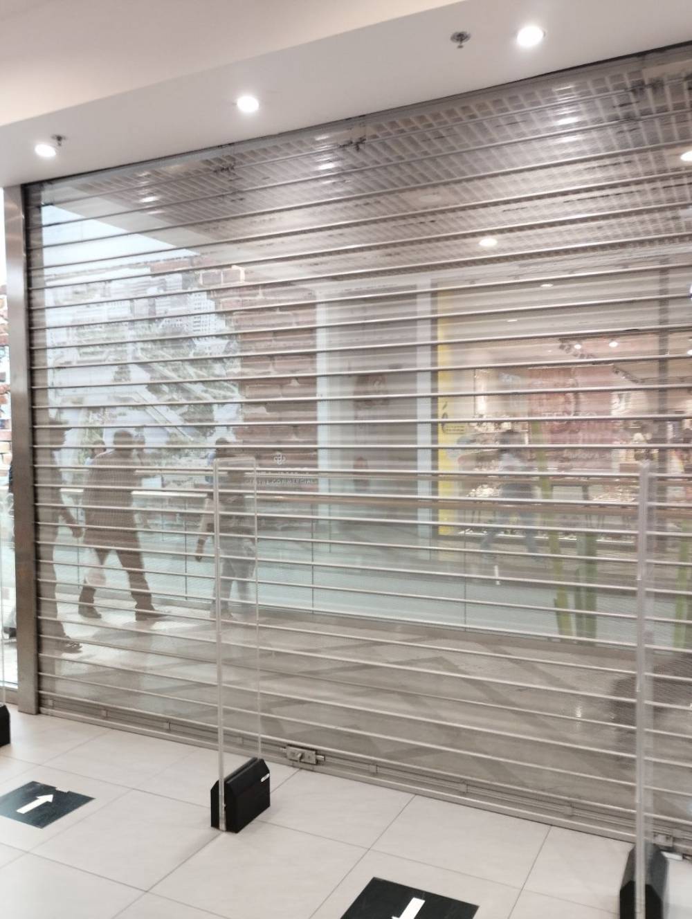 FOOT LOCKER NOISY LE GRAND - CHANGEMENT RIDEAU MÉTALLIQUE